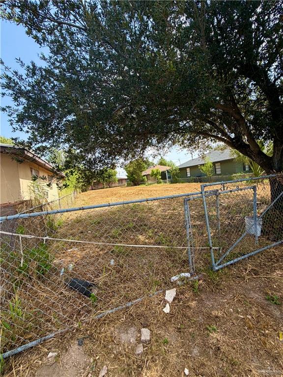 Photo 3 of 2506 Beaumont Avenue