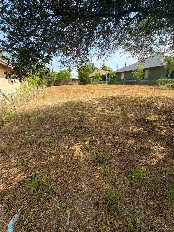 Photo 4 of 2506 Beaumont Avenue