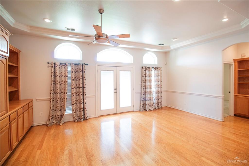 Photo 3 of 1224 Peking Street