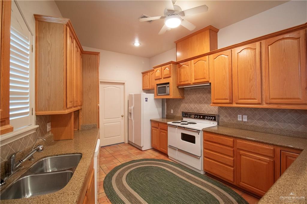 Photo 6 of 1224 Peking Street