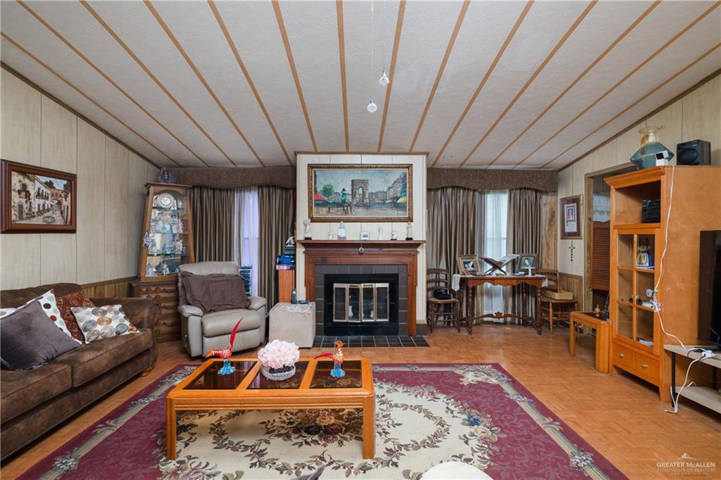 Photo 5 of 2801 Montgomery Drive
