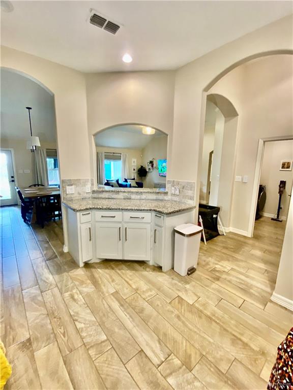 Photo 5 of 2306 Primrose Drive