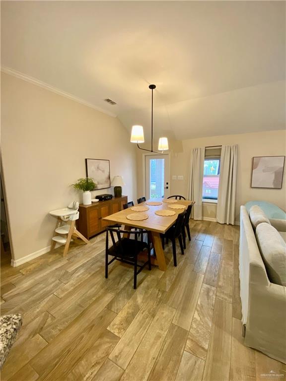 Photo 7 of 2306 Primrose Drive