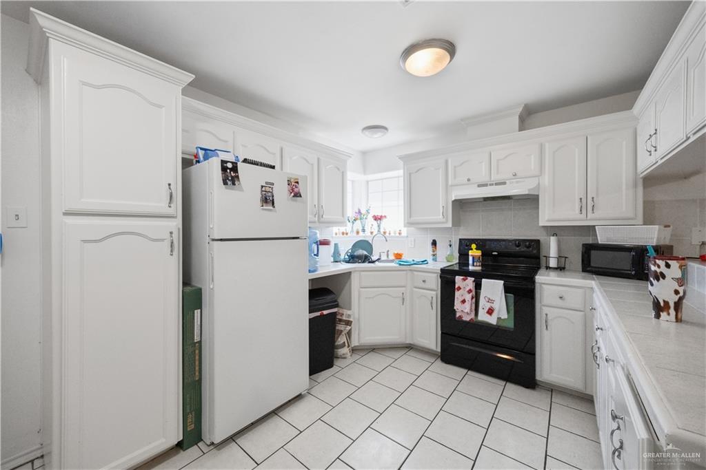Photo 10 of 2213 Dahlia Street
