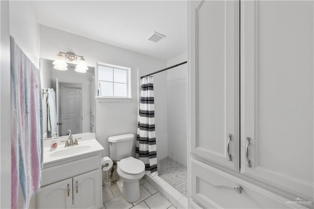 Photo 11 of 2213 Dahlia Street