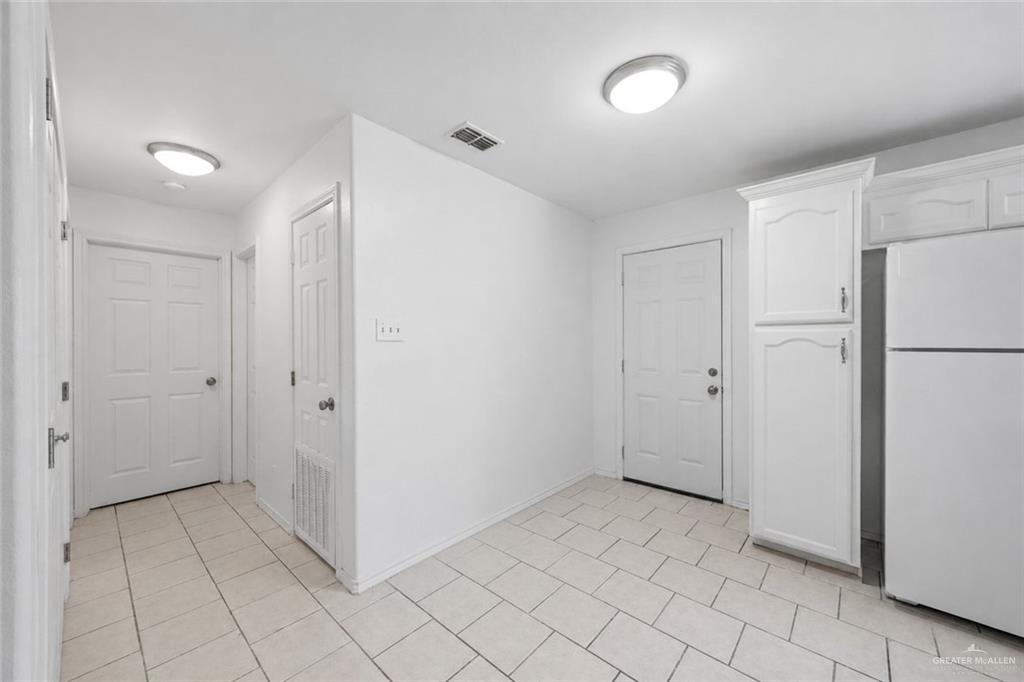 Photo 8 of 2213 Dahlia Street