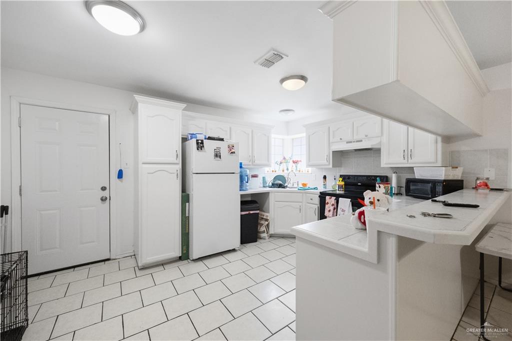 Photo 9 of 2213 Dahlia Street