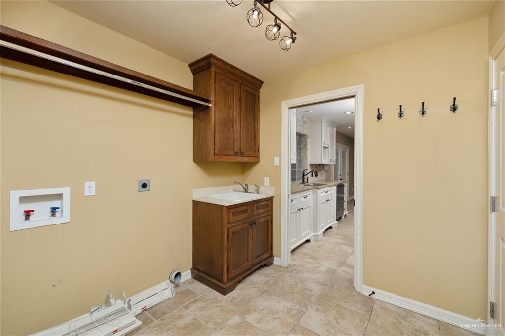 Photo 14 of 2208 Highland Avenue