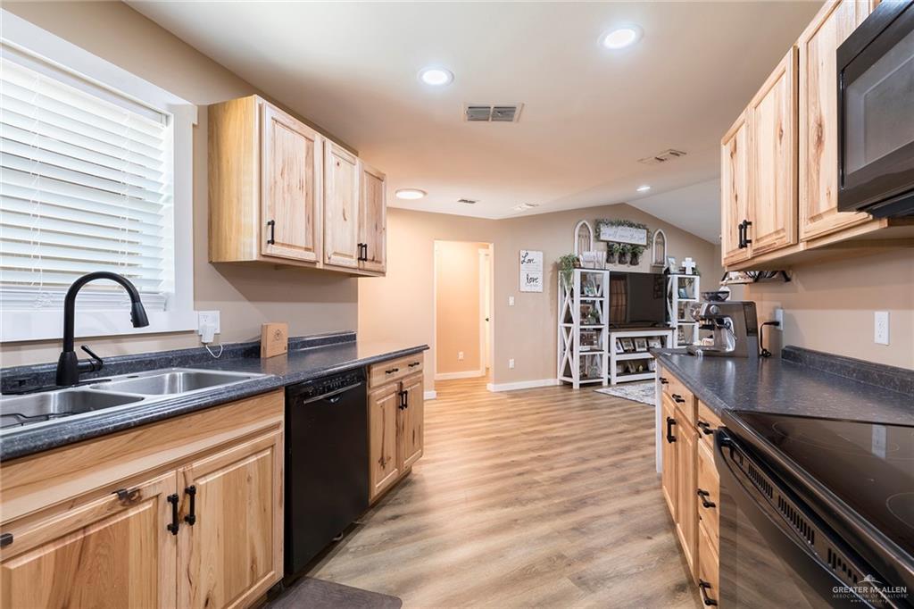 Photo 6 of 1609 Robin Avenue