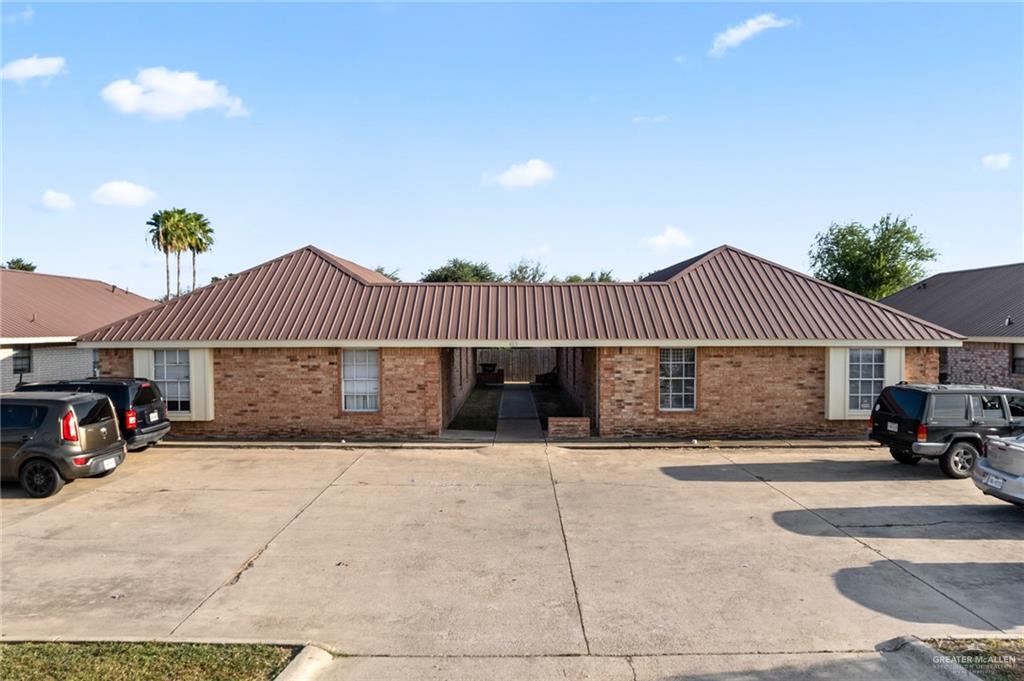 Photo 1 of 413 Date Palm Street, Donna