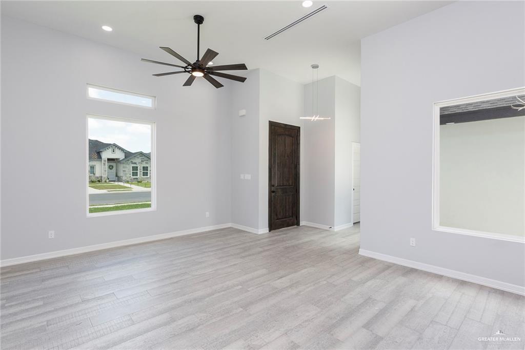 Photo 3 of 605 Juan Seguin Street