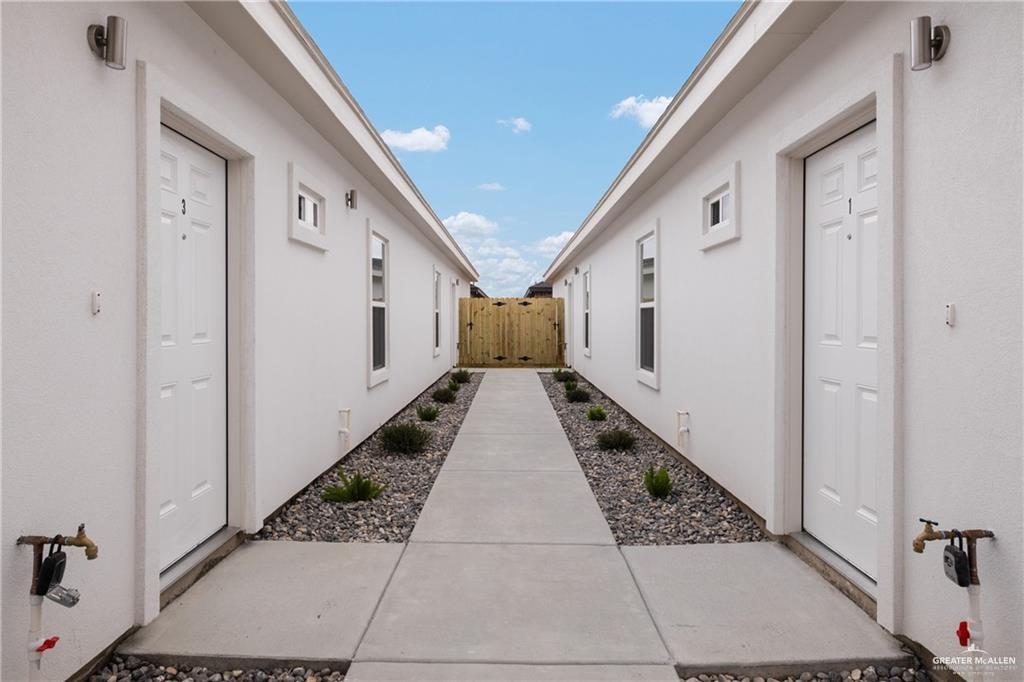 Photo 4 of 2704 Harrison Avenue #1