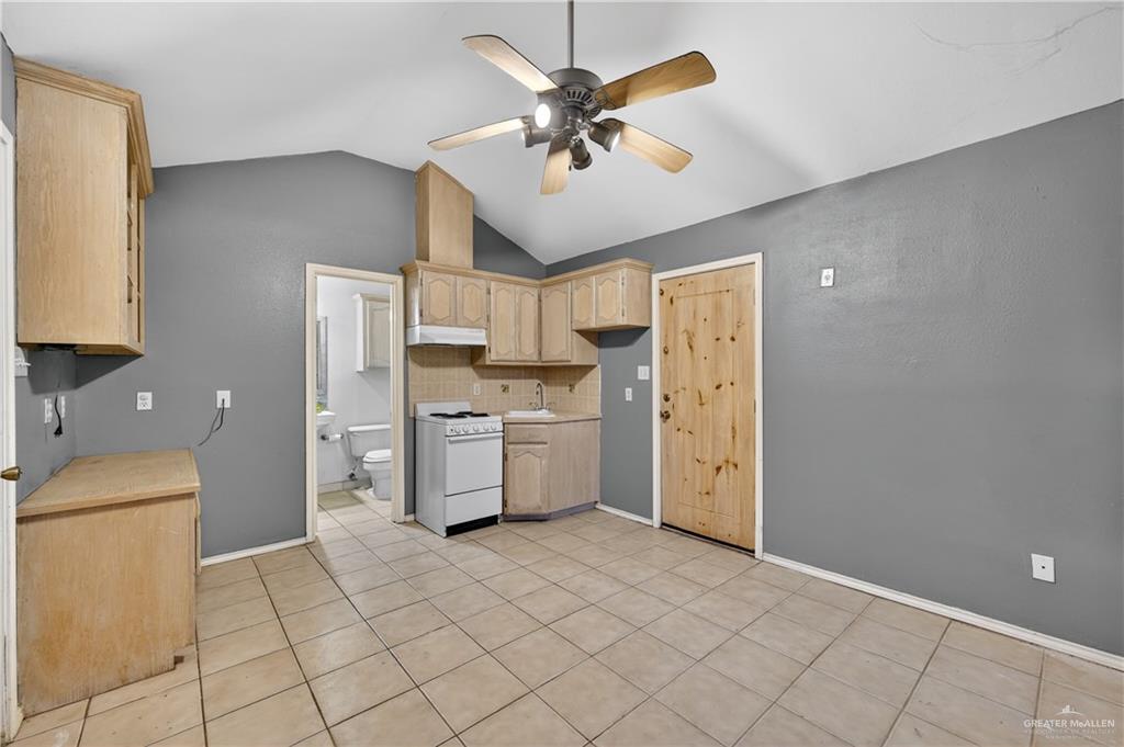 Photo 3 of 701 Camellia Avenue