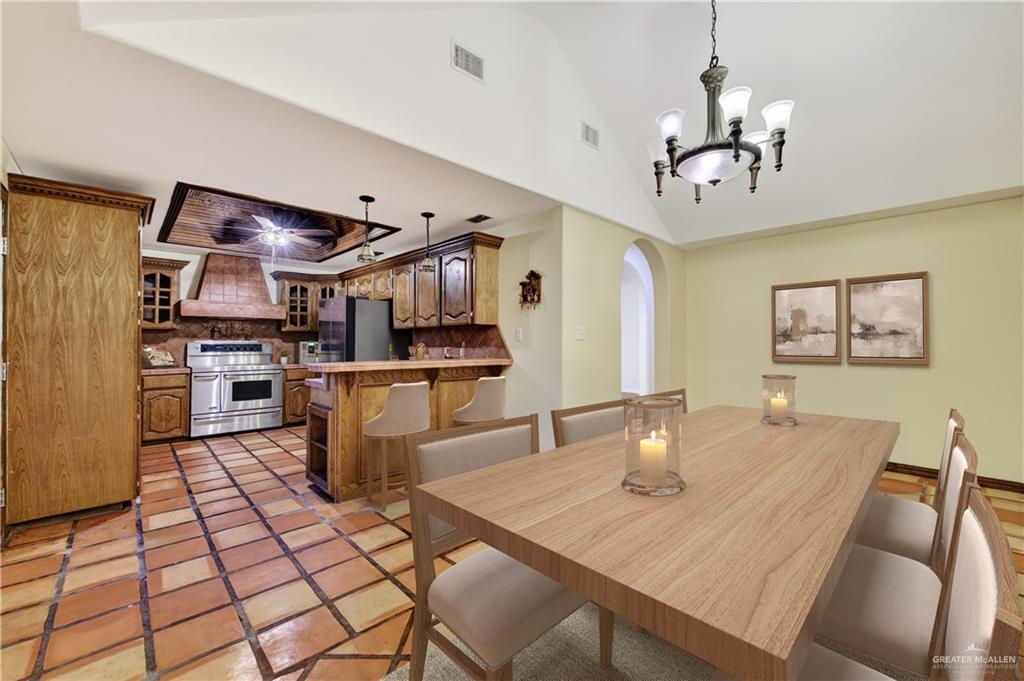 Photo 7 of 701 Camellia Avenue