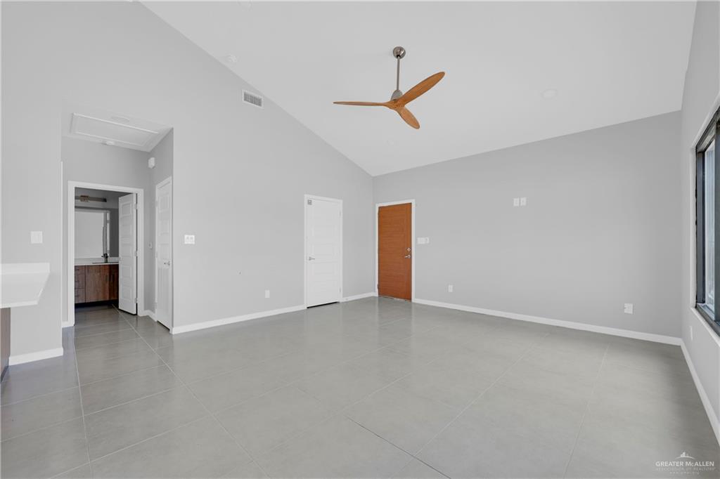 Photo 3 of 700 Oriole Road #2