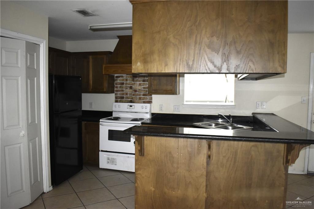 Photo 20 of 306 Albatross Avenue