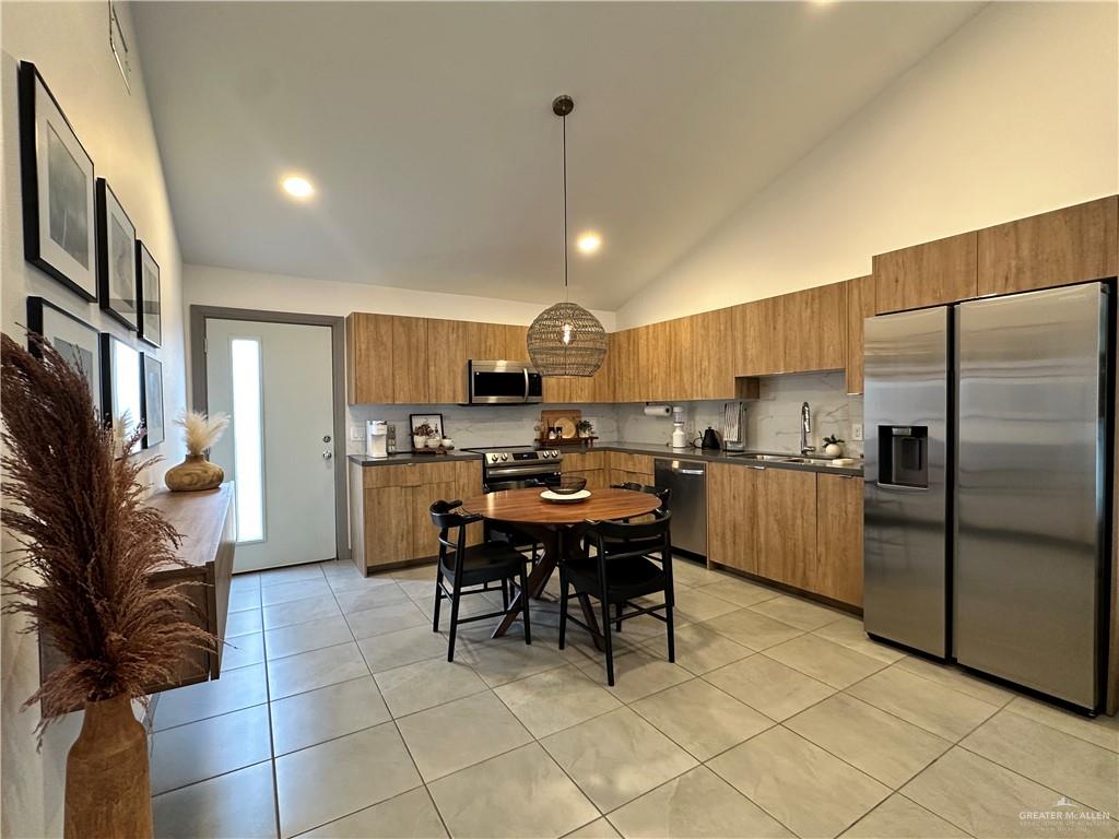 Photo 7 of 1308 Iris Avenue #3