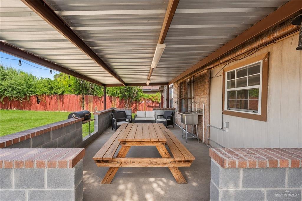 Photo 11 of 603 Tulipan Street