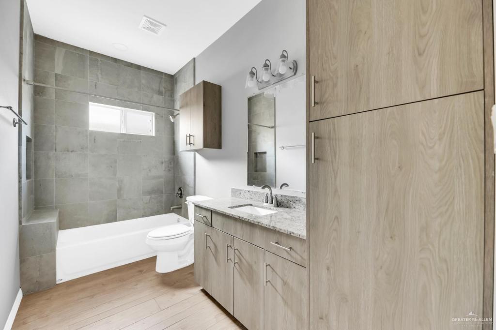 Photo 8 of 2704 Eisenhower Avenue #3