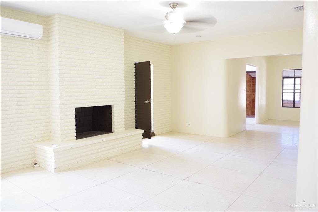 Photo 4 of 302 Sam Houston Avenue