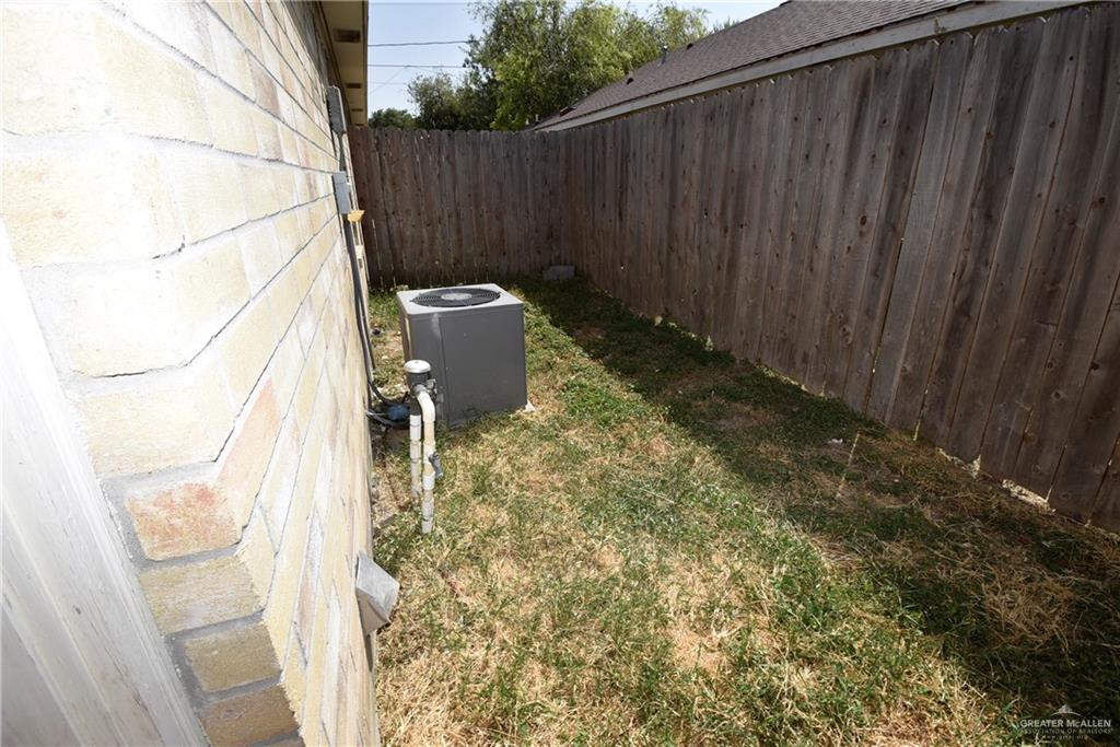 Photo 17 of 207 Albatross Avenue