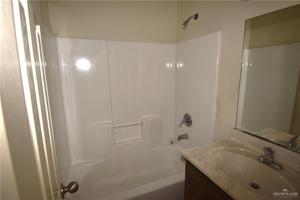 Photo 5 of 207 Albatross Avenue