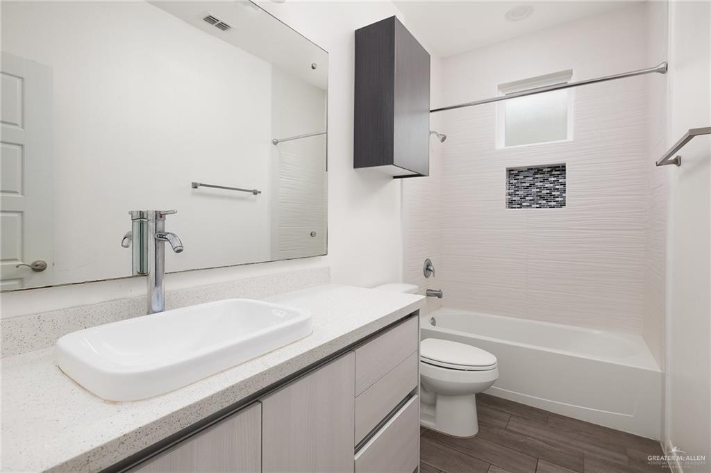 Photo 8 of 907 Carmel Avenue #1