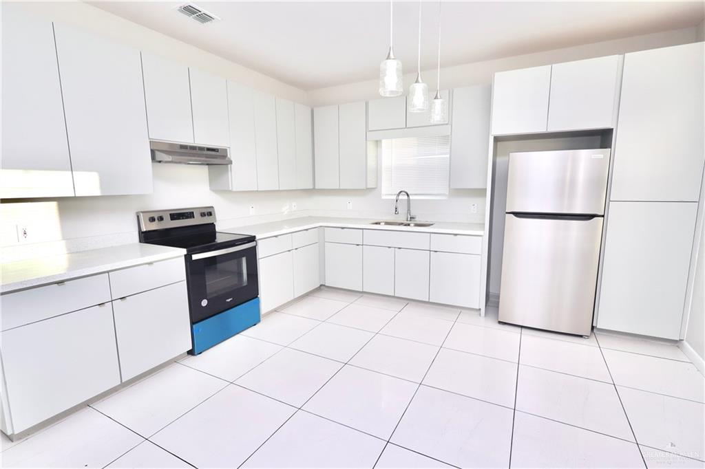 Photo 5 of 1417 Xanthia Street #Apt #4