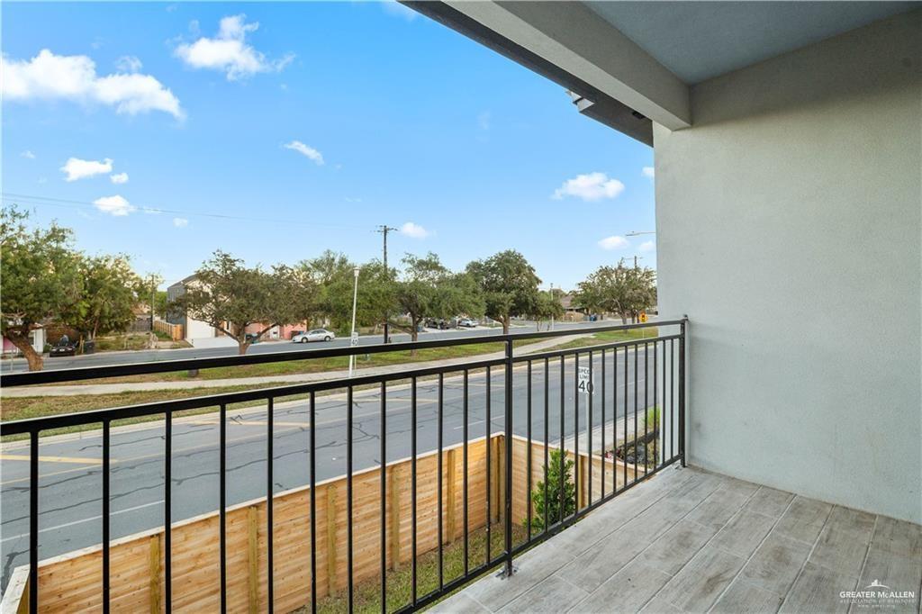 Photo 11 of 808 Bicentennial Boulevard