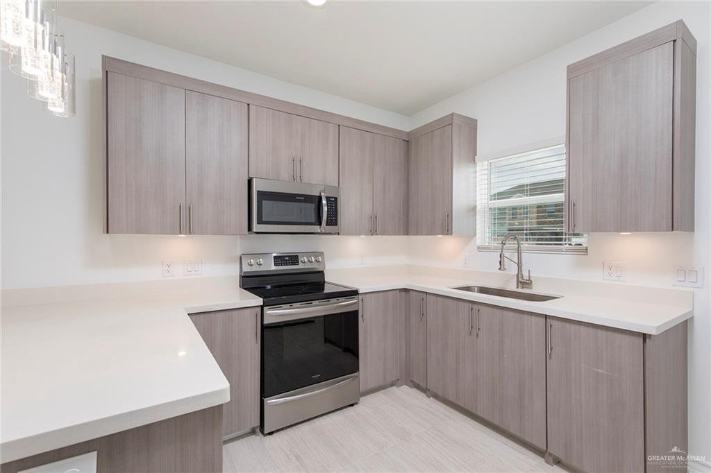 Photo 6 of 805 Clarence Avenue #1