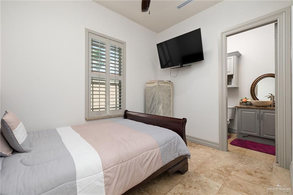 Photo 16 of 1205 Travis Street