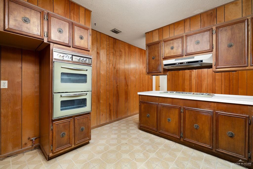 Photo 9 of 1615 Ann Street
