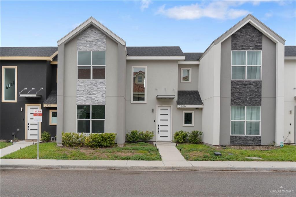 Photo 1 of 702 Seminole Avenue, Pharr
