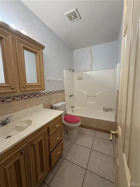 Photo 18 of 2100 Flor Lane