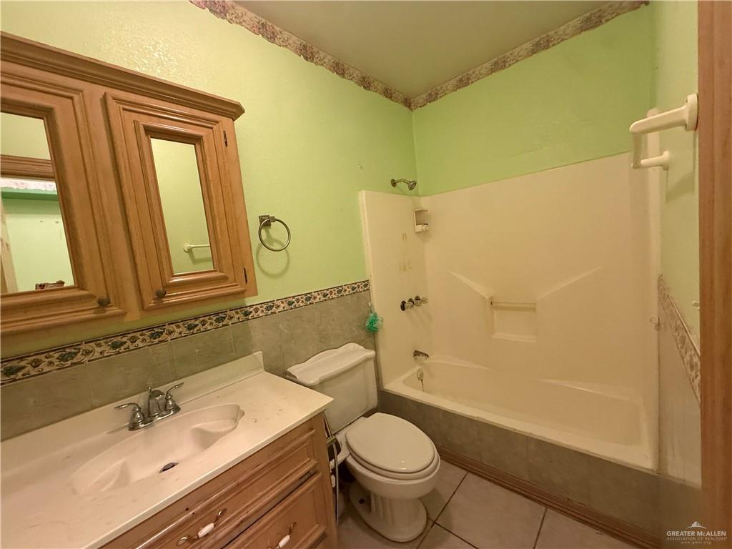Photo 19 of 2100 Flor Lane