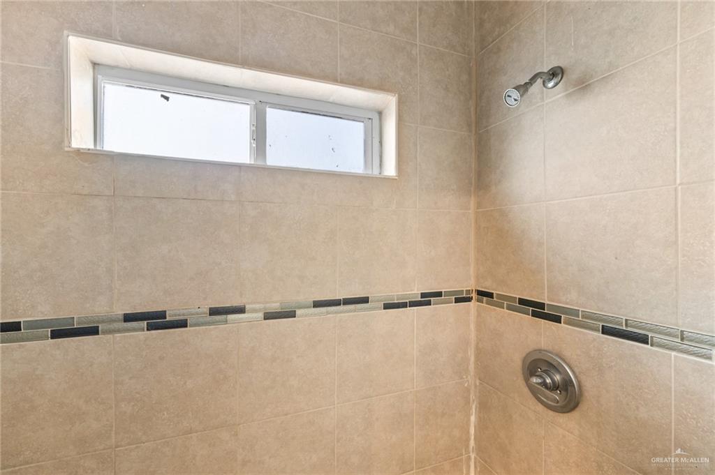 Photo 13 of 718 Ruben Street