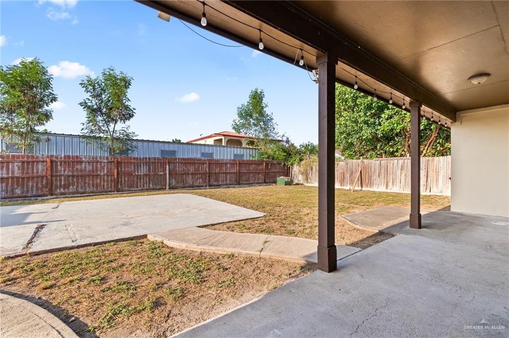 Photo 4 of 718 Ruben Street