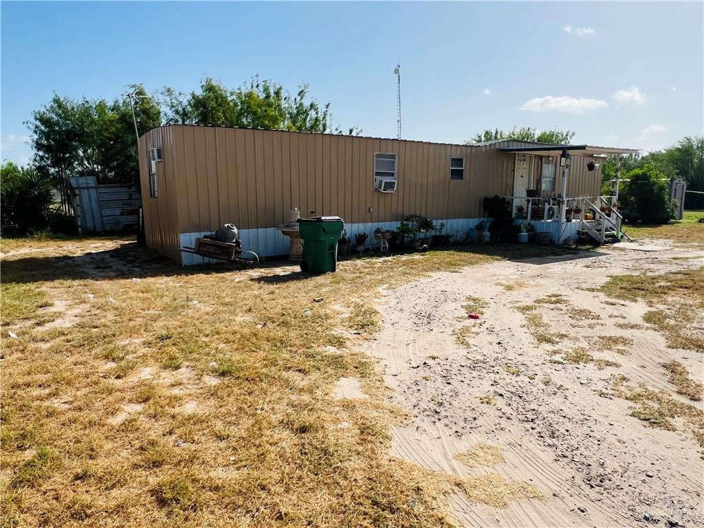 Photo 3 of 827 Siria Street