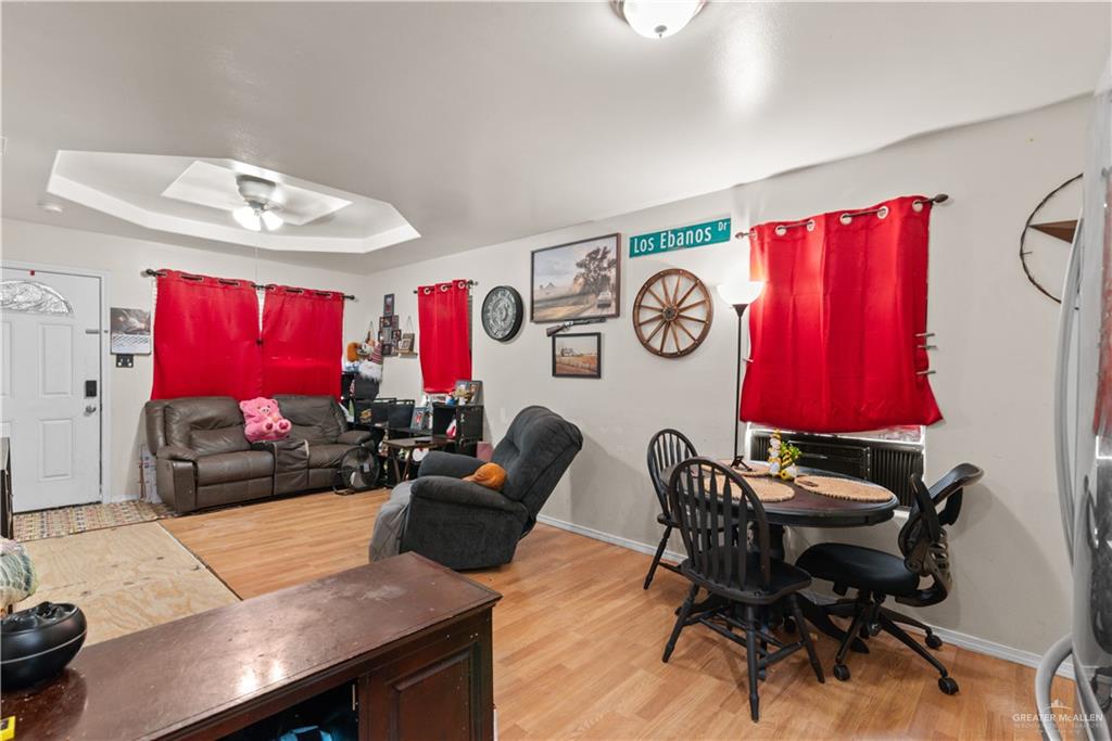 Photo 6 of 915 Los Ebanos Street