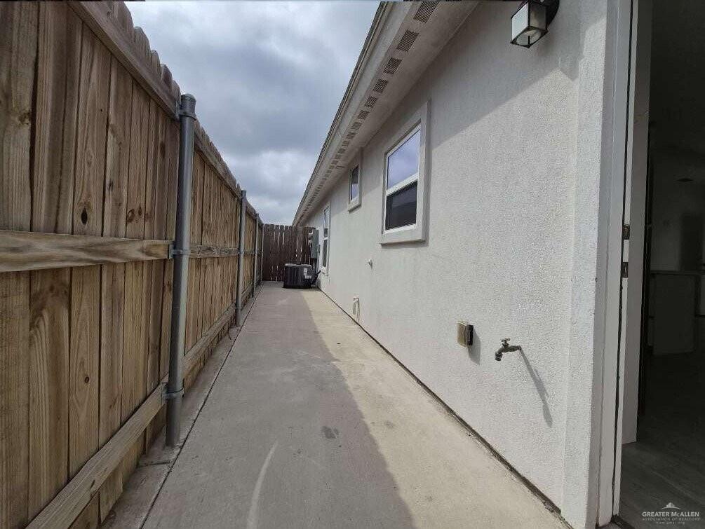 Photo 5 of 909 Carmel Avenue #2