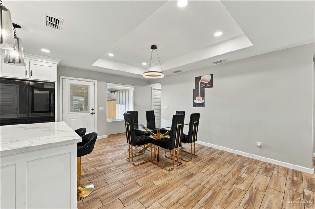 Photo 7 of 610 Resplandor Street