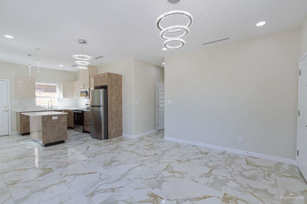 Photo 11 of 501 Emerald Avenue