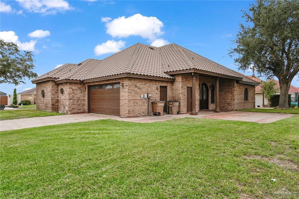 Photo 4 of 2405 Rhin Drive
