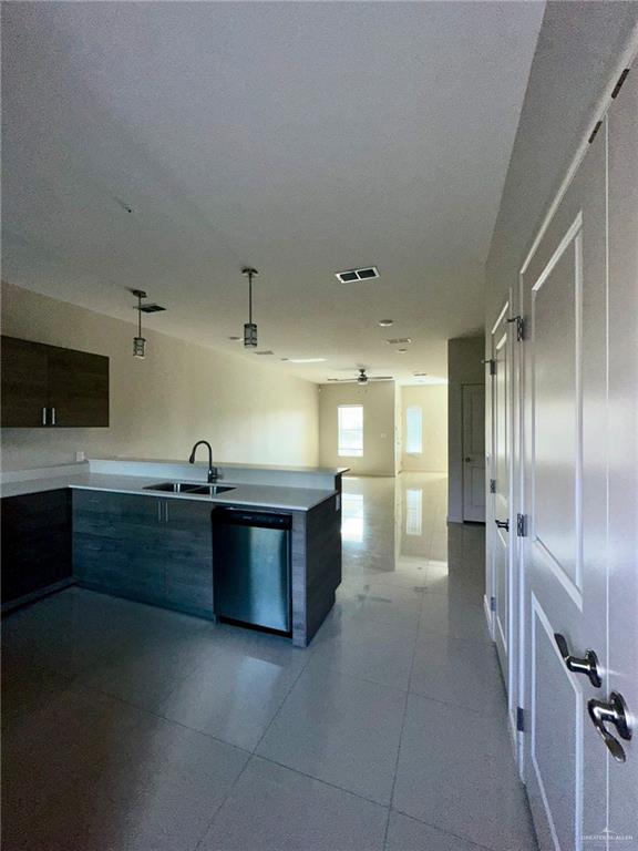 Photo 13 of 414 Newport Avenue #3