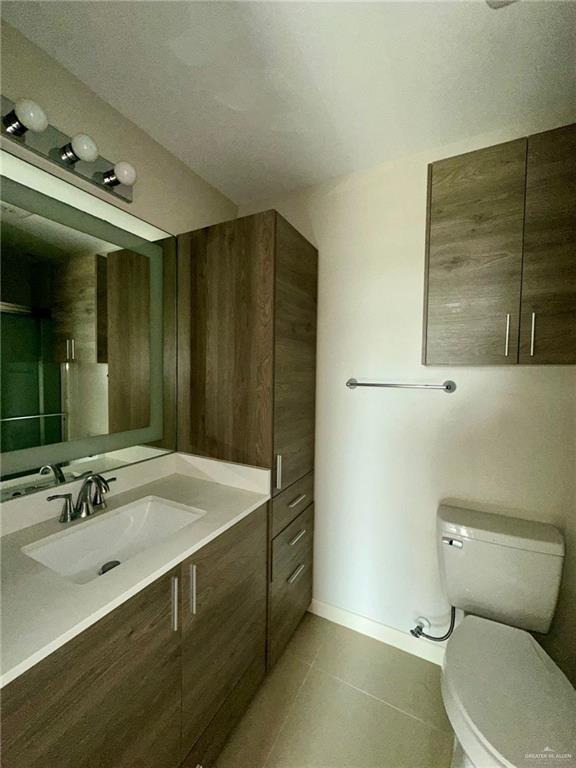 Photo 18 of 414 Newport Avenue #3