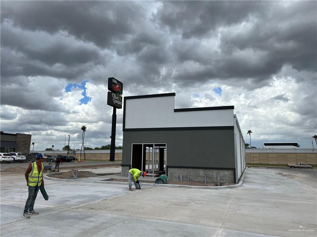 Photo 3 of 1503 Frontage Road