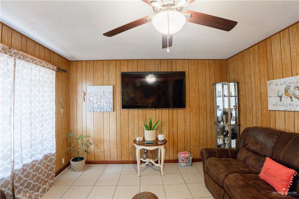 Photo 4 of 425 Reynolds Street
