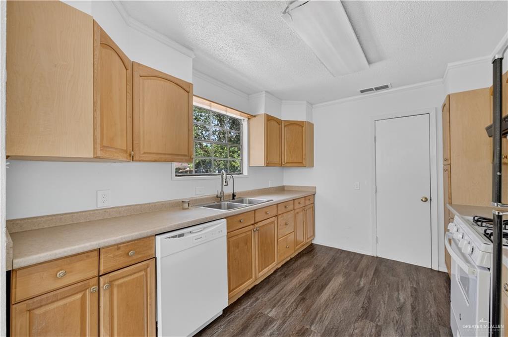 Photo 8 of 1606 Quince Avenue