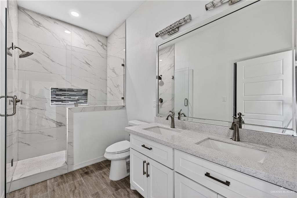 Photo 14 of 707 25th Street