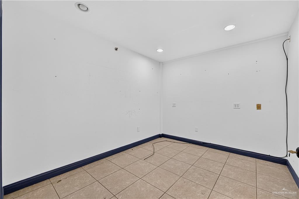 Photo 3 of 3750 Gardenia Avenue